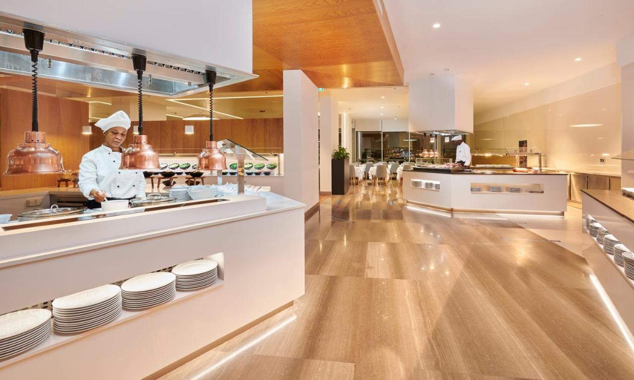 Hipotels Playa De Palma Palace&Spa (Adults Only) Εξωτερικό φωτογραφία The kitchen at the Emirates Lounge at Dubai International Airport