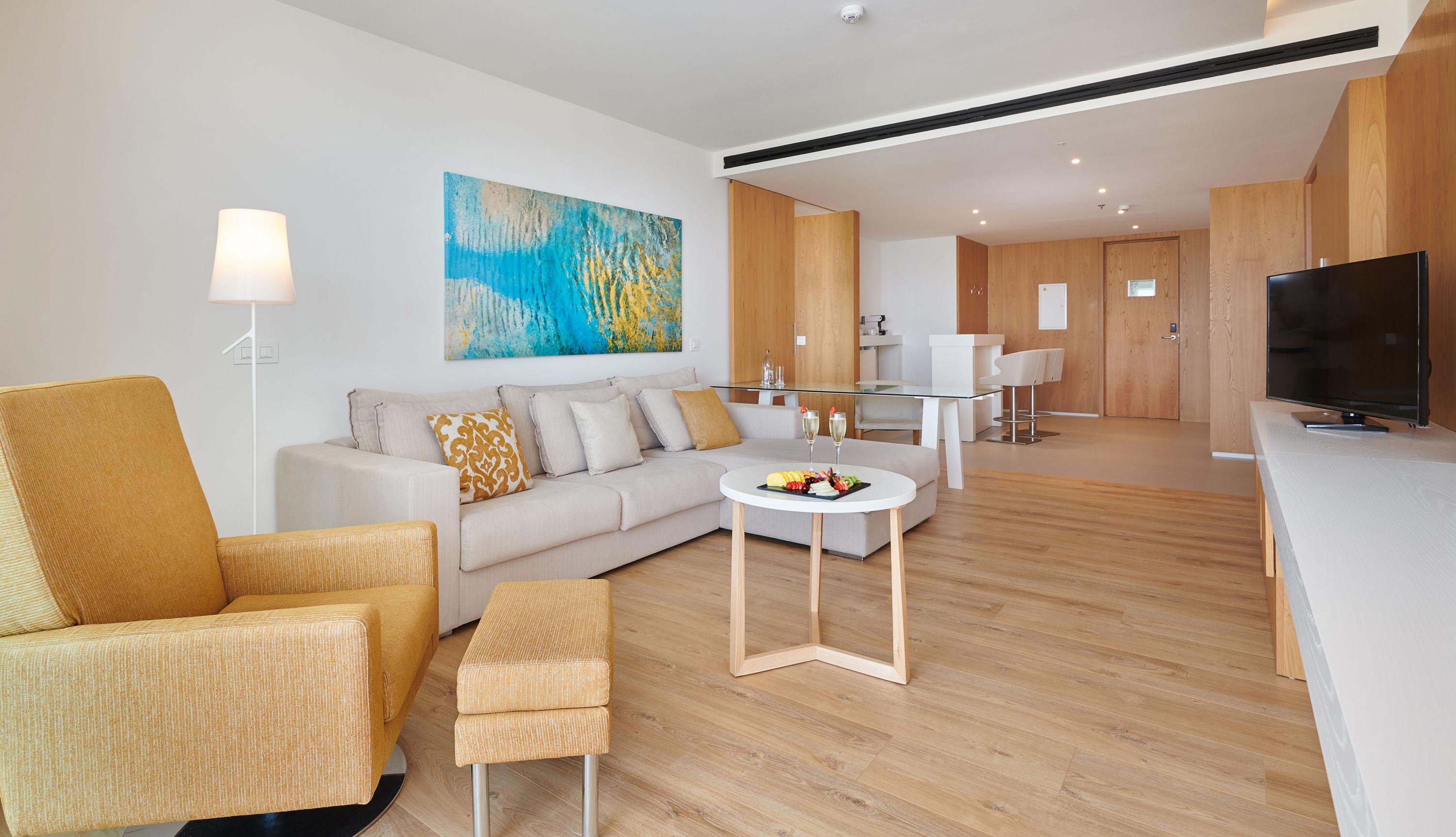 Hipotels Playa De Palma Palace&Spa (Adults Only) Εξωτερικό φωτογραφία A suite at the hotel