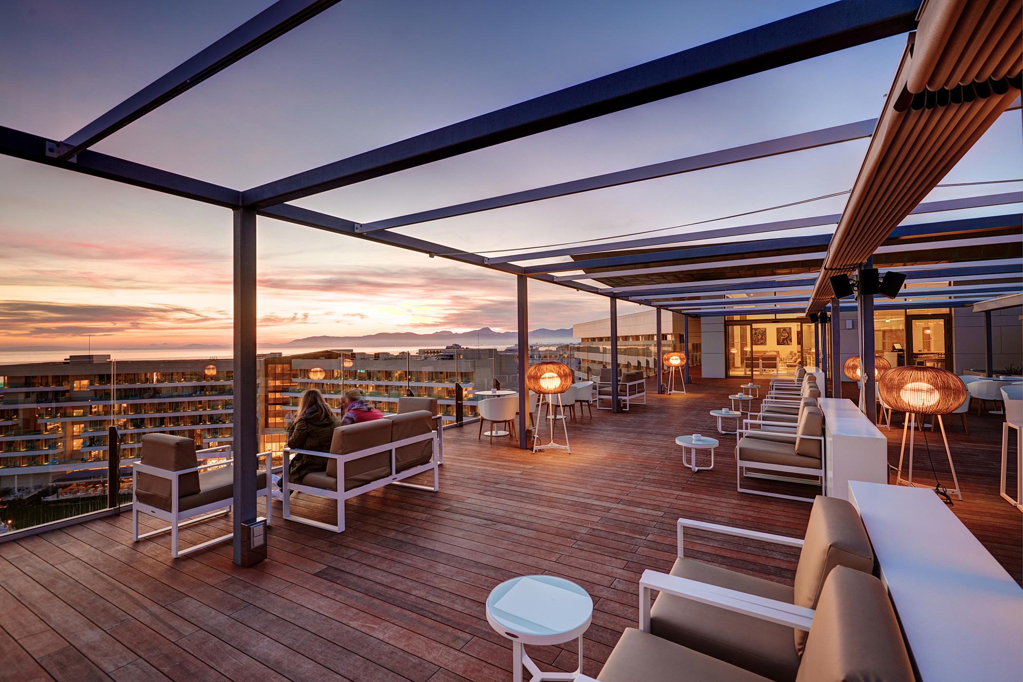 Hipotels Playa De Palma Palace&Spa (Adults Only) Εξωτερικό φωτογραφία The rooftop bar at the hotel